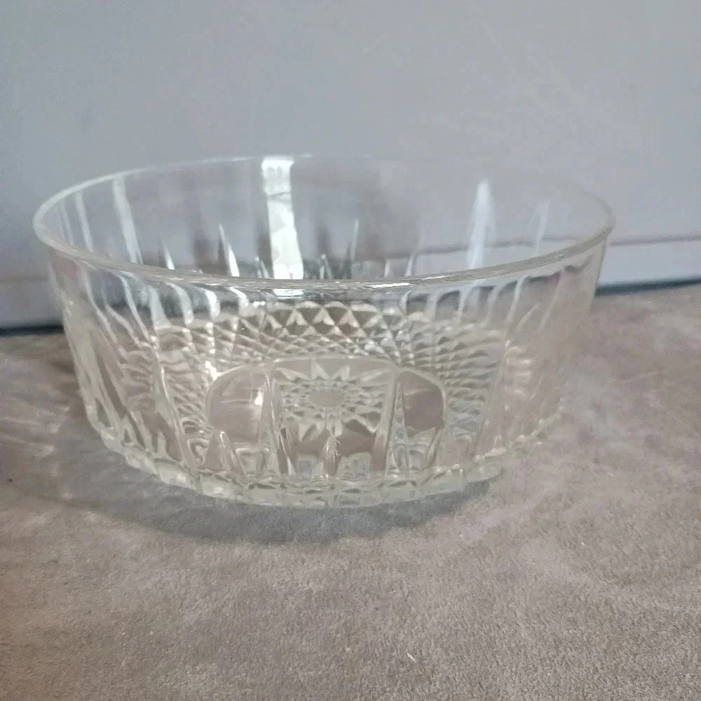 Arcoroc diamond starbust crystal glass large bowl